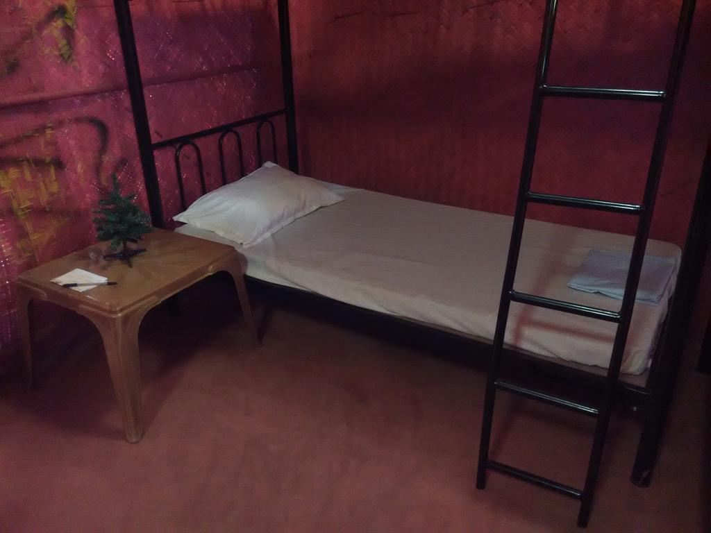 Bricks And Bamboo Hostel أنجونا الغرفة الصورة